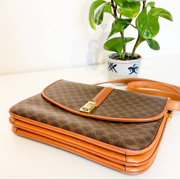 CELINE PARIS - Monogram Leather Crossbody Bag- Vintage Luxury - Authentic - Picture 3 of 16